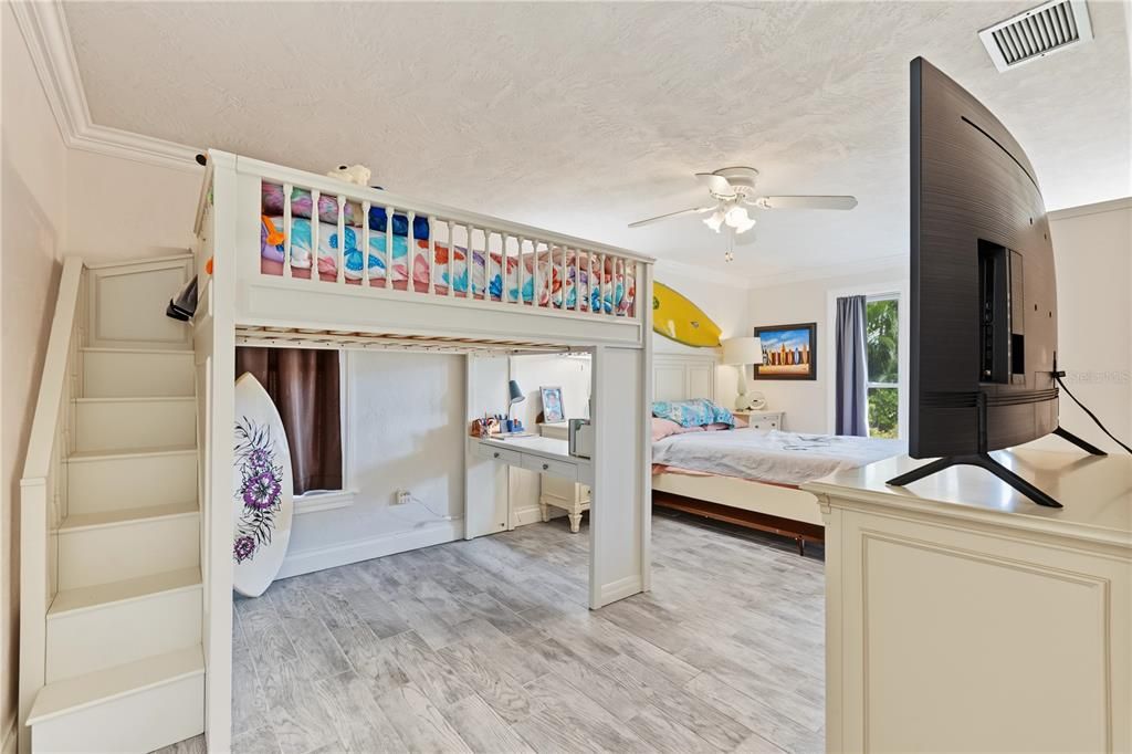 En Venta: $1,599,000 (3 camas, 2 baños, 2864 Pies cuadrados)