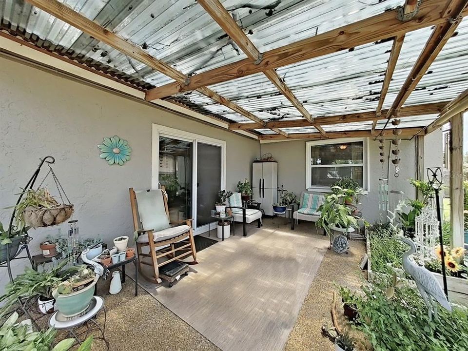 Activo con contrato: $360,000 (3 camas, 2 baños, 2007 Pies cuadrados)