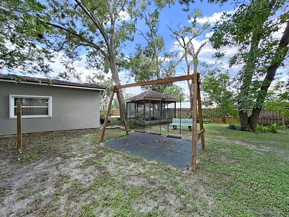Activo con contrato: $360,000 (3 camas, 2 baños, 2007 Pies cuadrados)