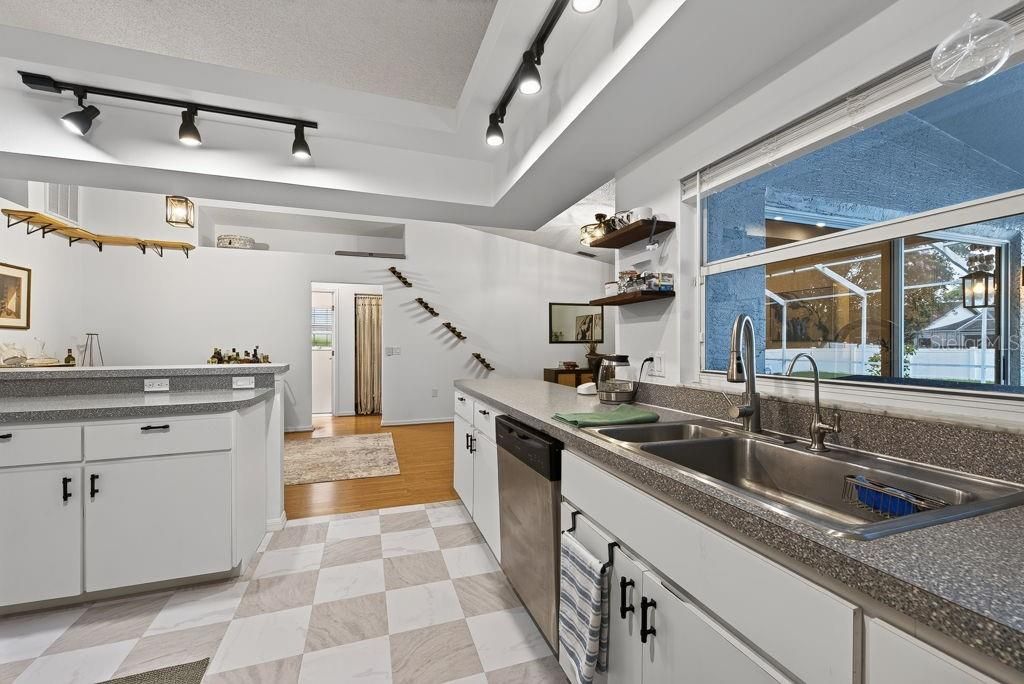 На продажу: $429,000 (3 спален, 2 ванн, 1777 Квадратных фут)