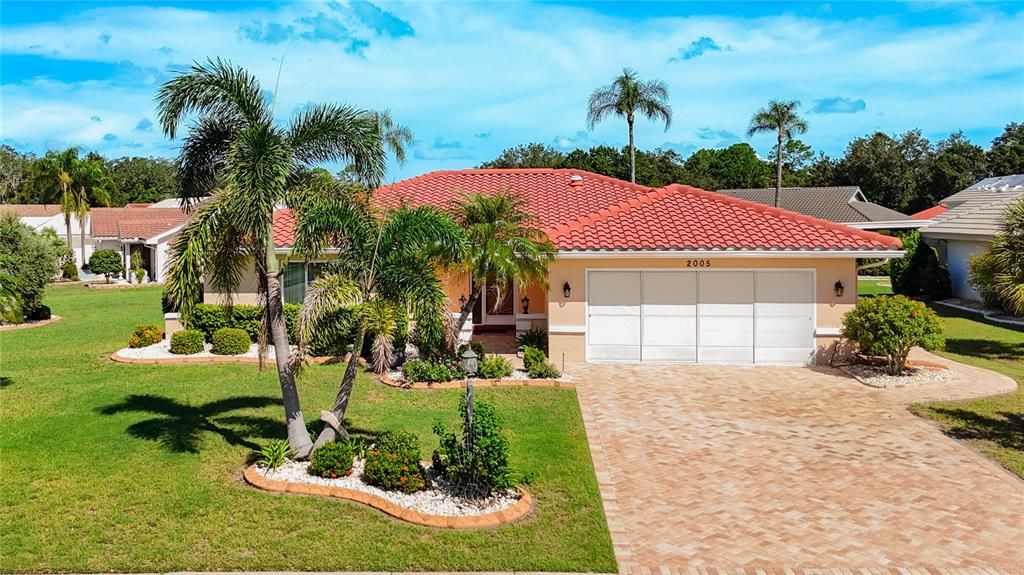For Sale: $335,000 (2 beds, 2 baths, 1769 Square Feet)