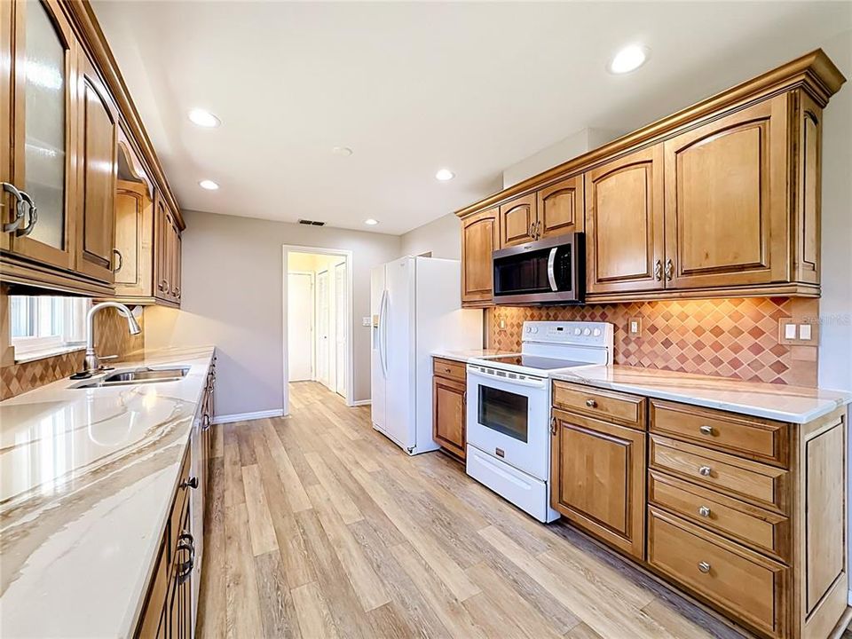 For Sale: $335,000 (2 beds, 2 baths, 1769 Square Feet)