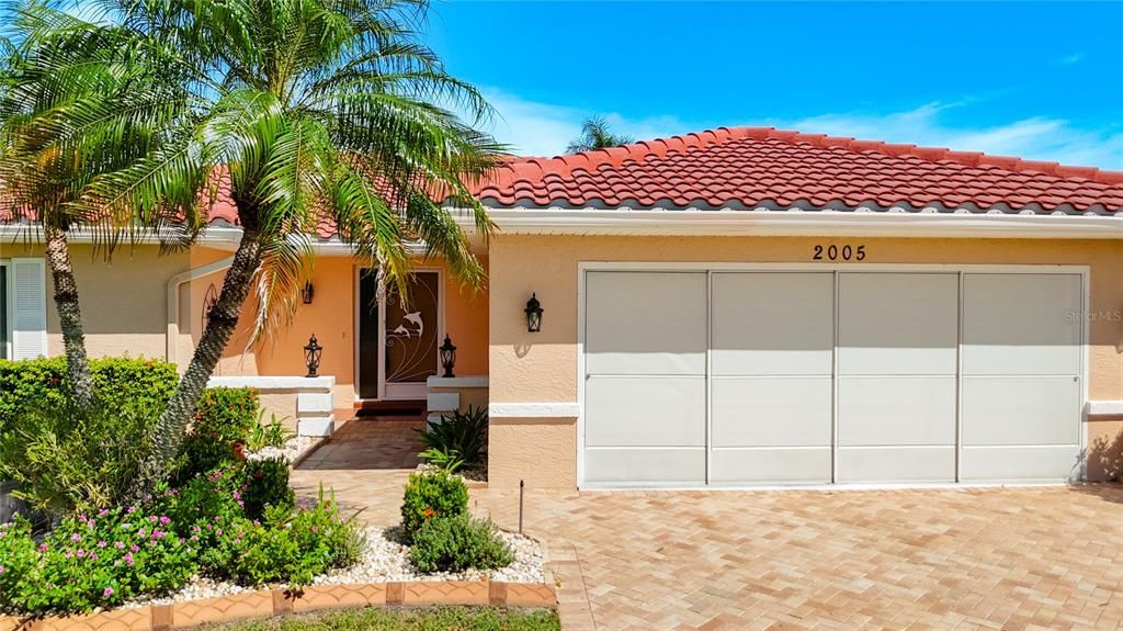 For Sale: $335,000 (2 beds, 2 baths, 1769 Square Feet)