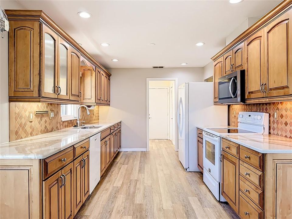 For Sale: $335,000 (2 beds, 2 baths, 1769 Square Feet)