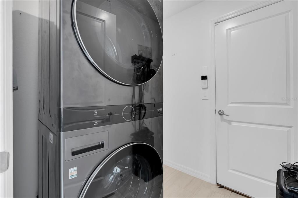 For Rent: $3,000 (4 beds, 2 baths, 1817 Square Feet)