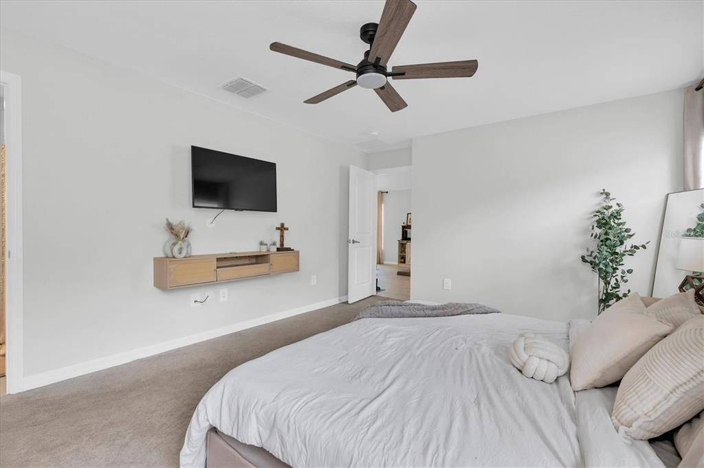 For Rent: $3,000 (4 beds, 2 baths, 1817 Square Feet)