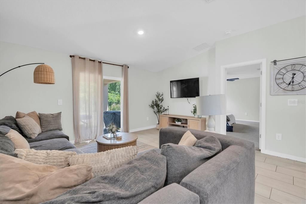 For Rent: $3,000 (4 beds, 2 baths, 1817 Square Feet)