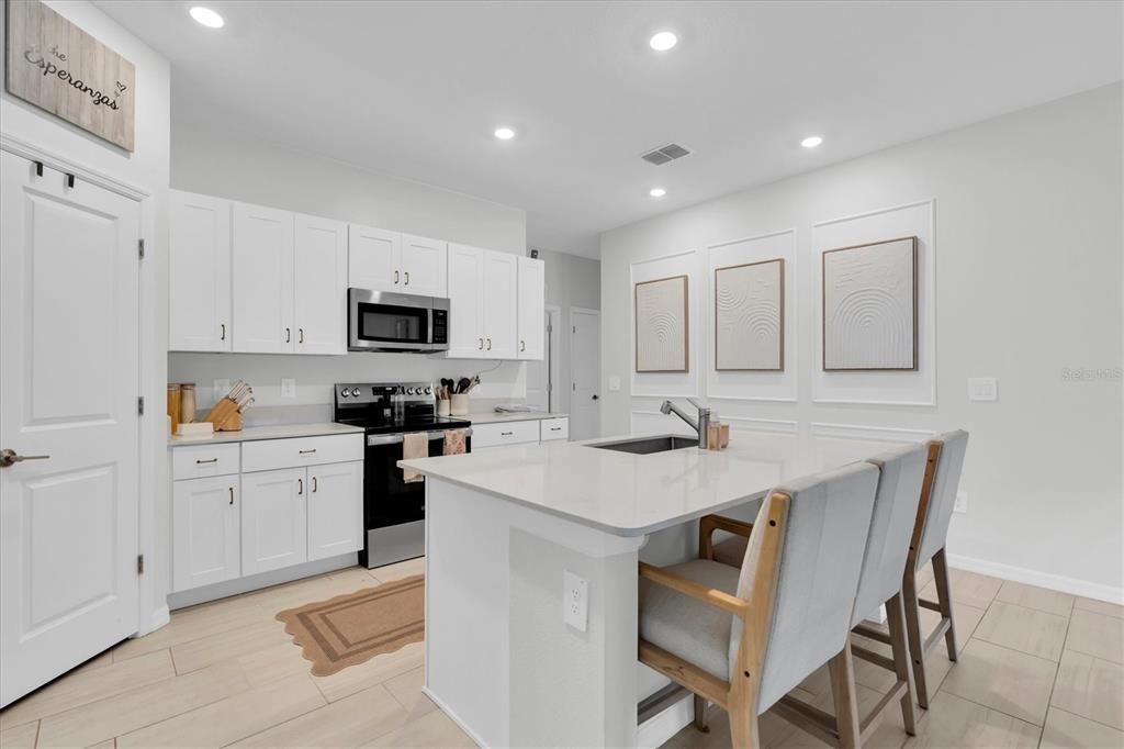 For Rent: $3,000 (4 beds, 2 baths, 1817 Square Feet)