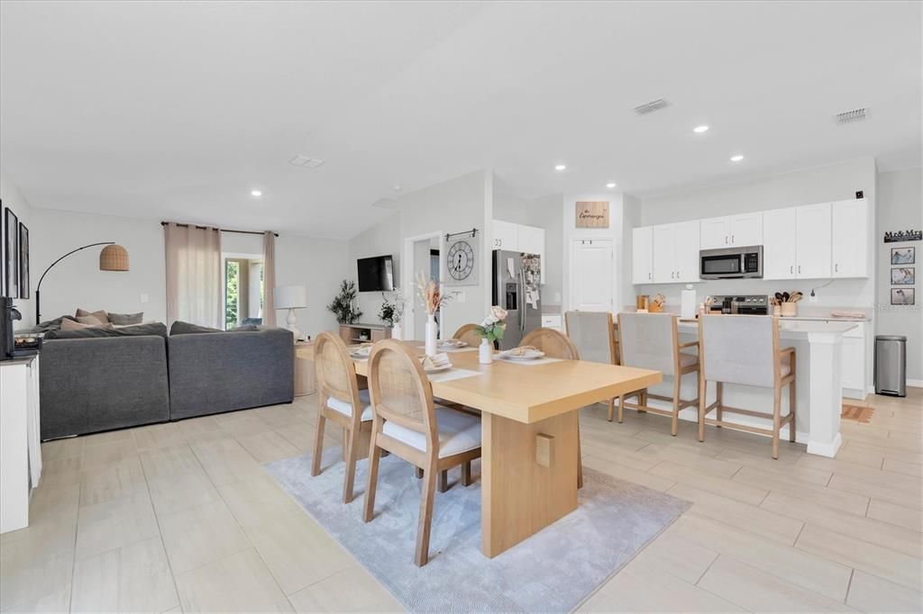 For Rent: $3,000 (4 beds, 2 baths, 1817 Square Feet)