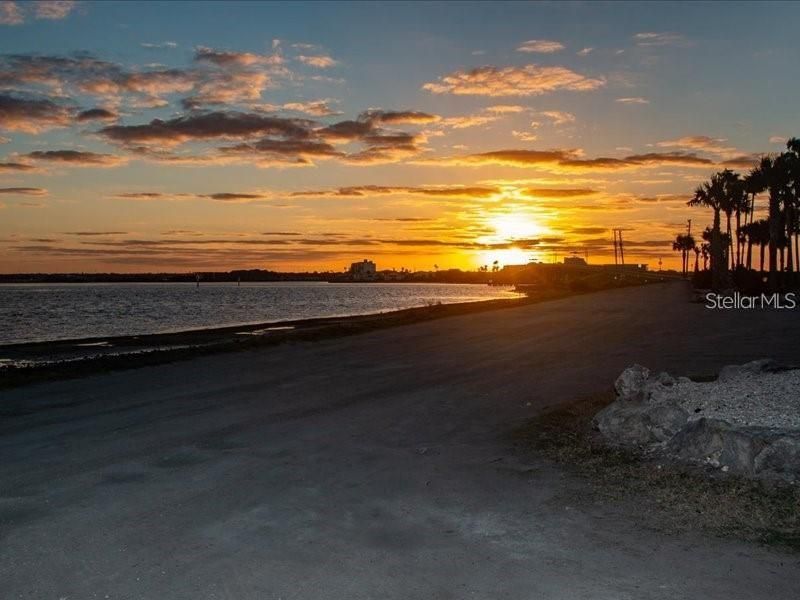For Sale: $369,900 (2 beds, 2 baths, 1110 Square Feet)