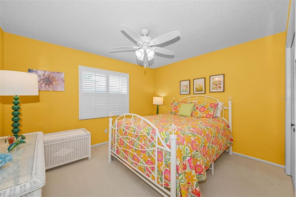 For Sale: $369,900 (2 beds, 2 baths, 1110 Square Feet)