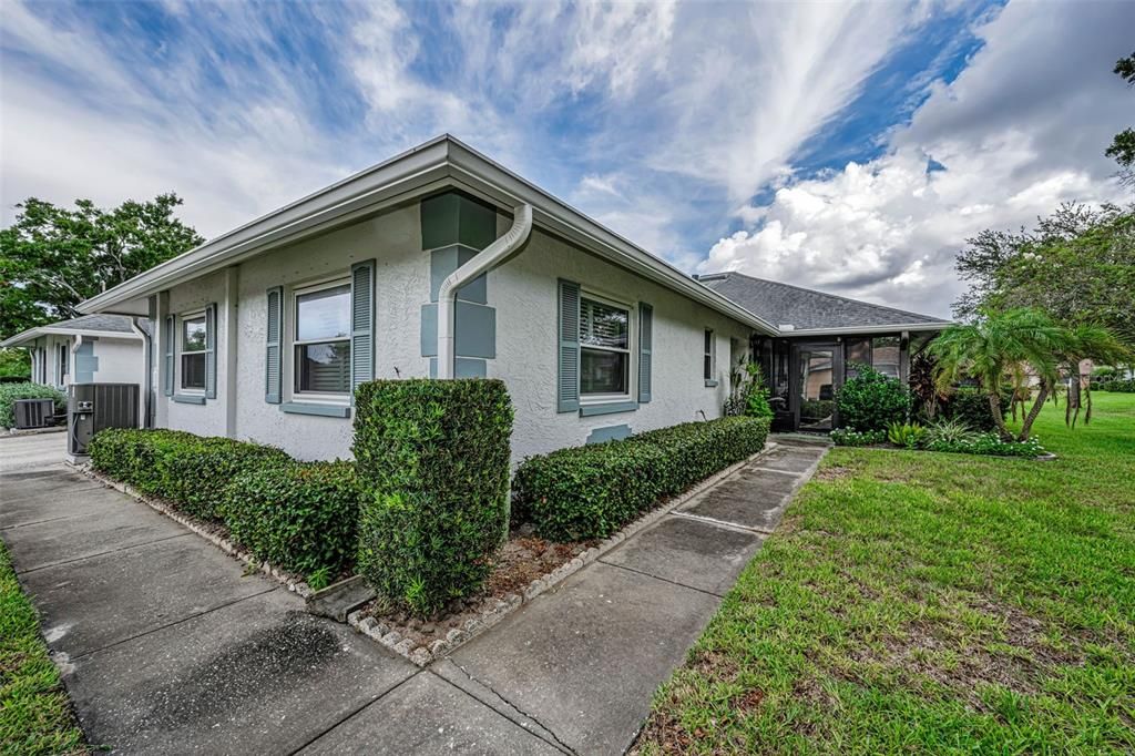 For Sale: $369,900 (2 beds, 2 baths, 1110 Square Feet)