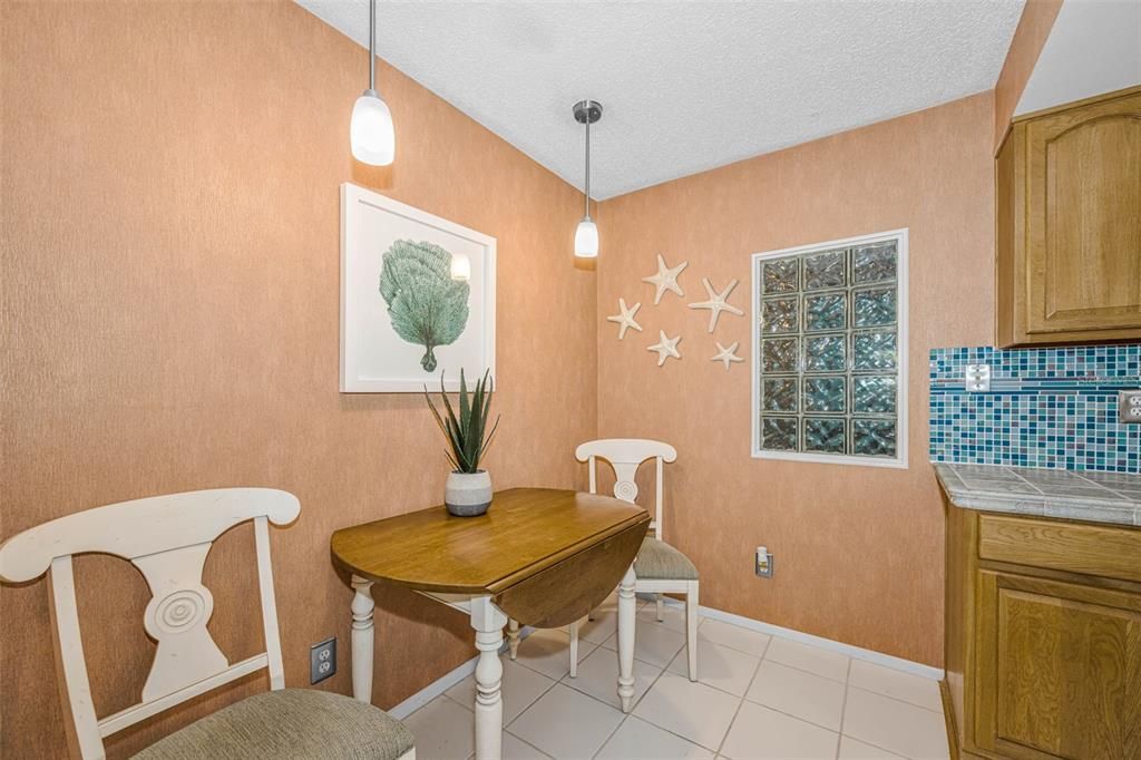 For Sale: $369,900 (2 beds, 2 baths, 1110 Square Feet)