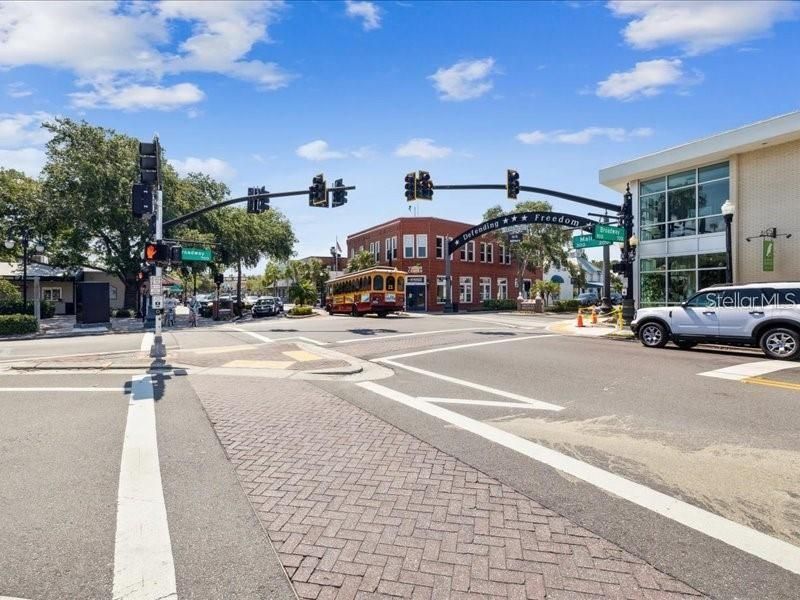 For Sale: $369,900 (2 beds, 2 baths, 1110 Square Feet)