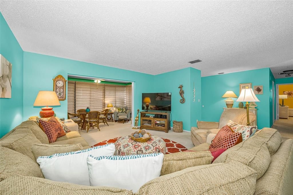 For Sale: $369,900 (2 beds, 2 baths, 1110 Square Feet)
