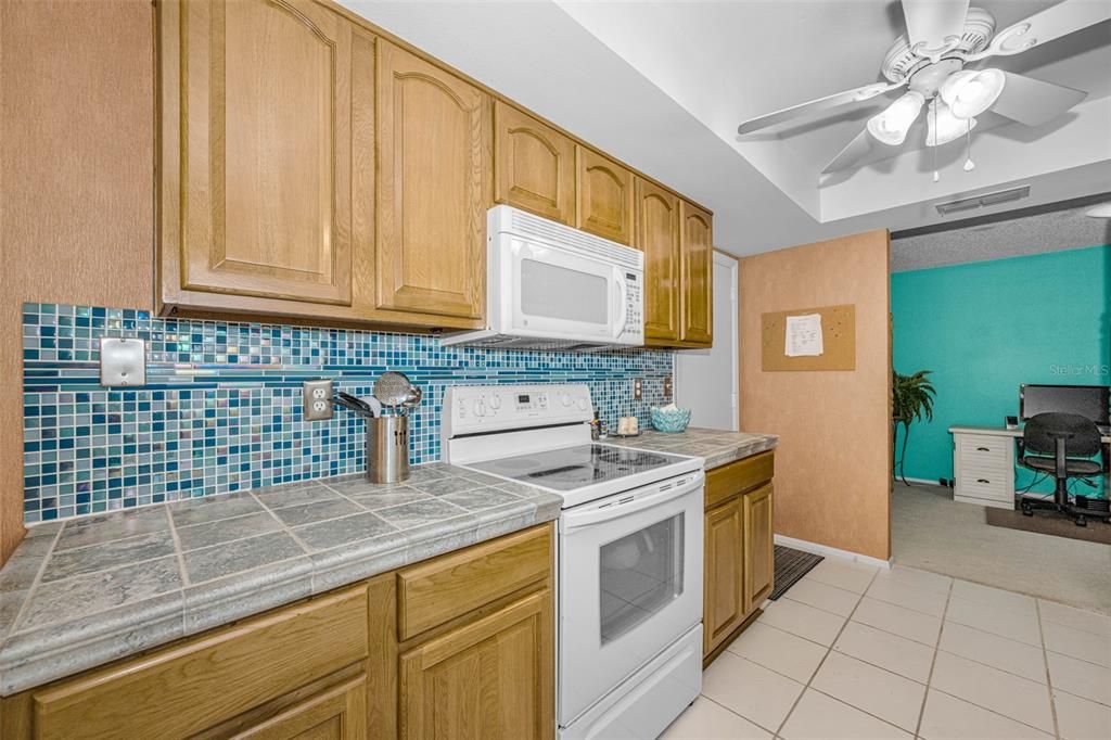 For Sale: $369,900 (2 beds, 2 baths, 1110 Square Feet)