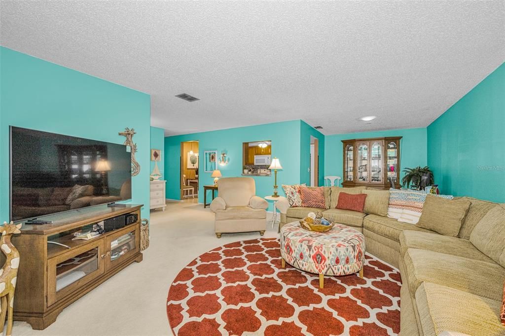 For Sale: $369,900 (2 beds, 2 baths, 1110 Square Feet)
