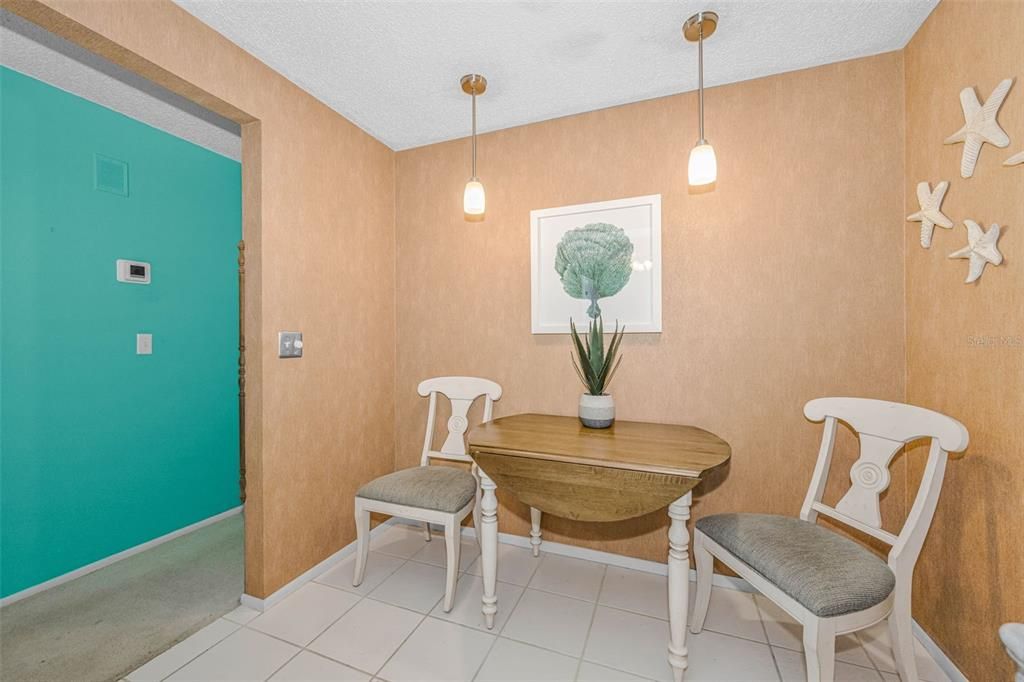 For Sale: $369,900 (2 beds, 2 baths, 1110 Square Feet)