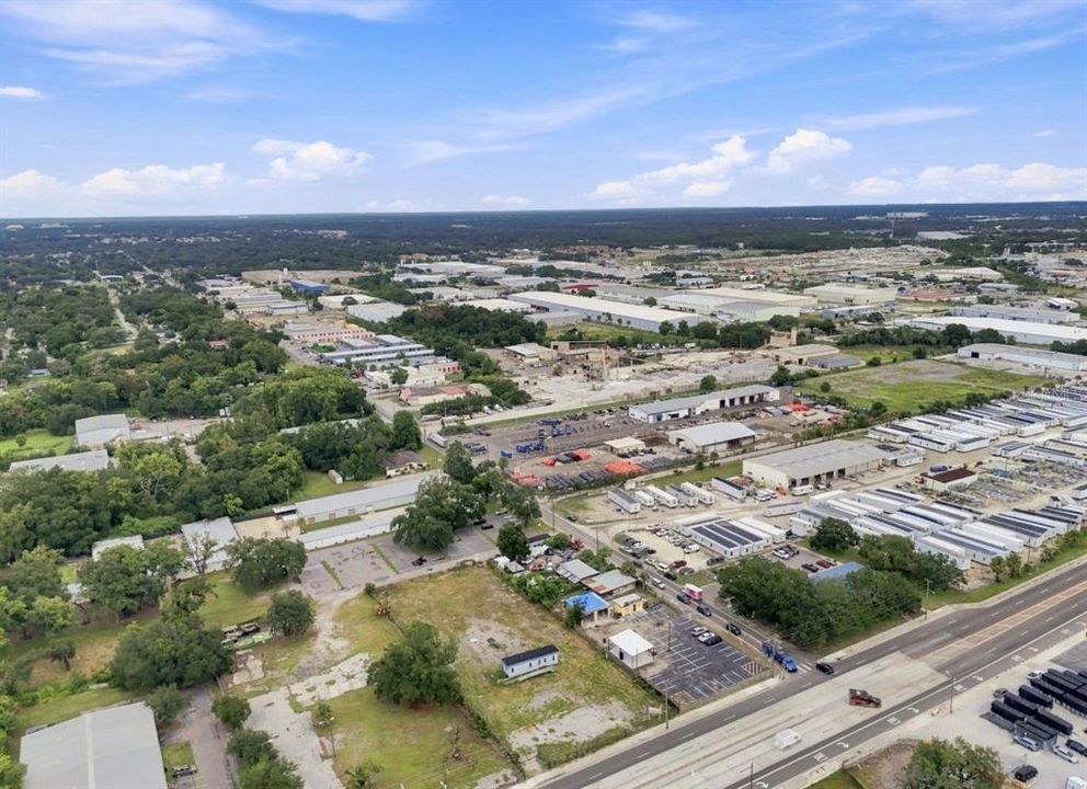 待售: $1,324,900 (1.01 acres)