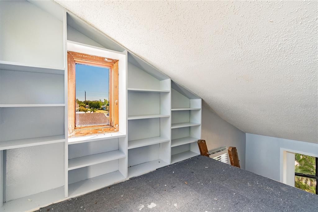 For Rent: $2,295 (2 beds, 2 baths, 1940 Square Feet)