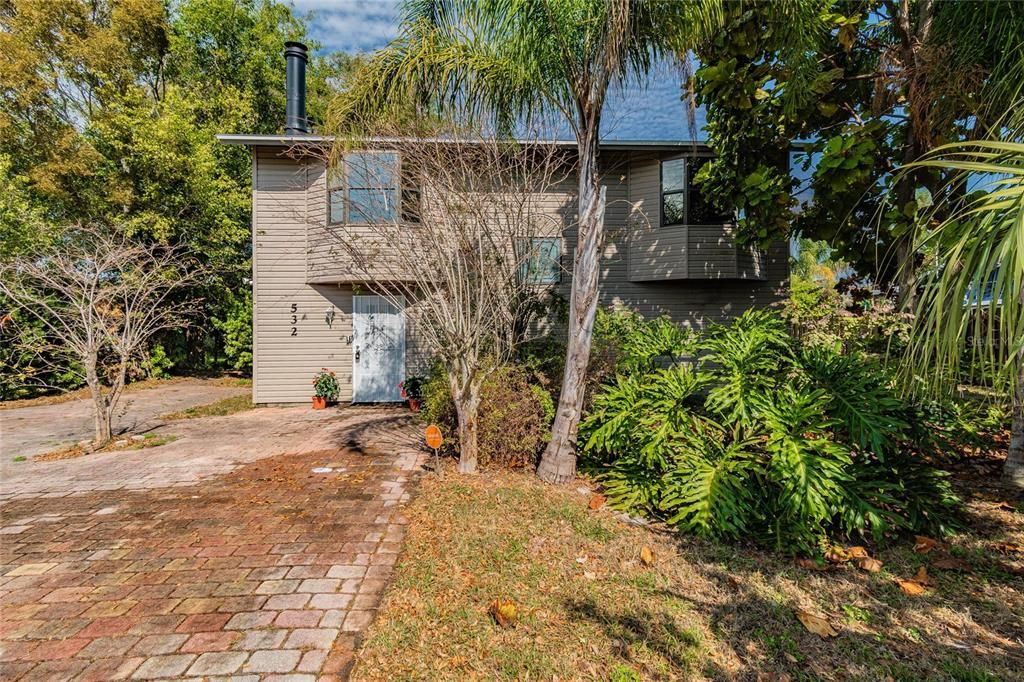 For Rent: $2,295 (2 beds, 2 baths, 1940 Square Feet)
