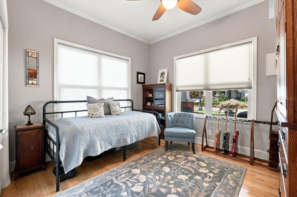 For Sale: $399,000 (2 beds, 2 baths, 1250 Square Feet)