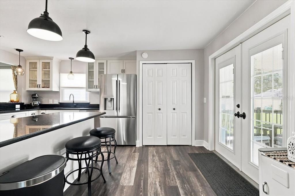 For Sale: $399,000 (2 beds, 2 baths, 1250 Square Feet)