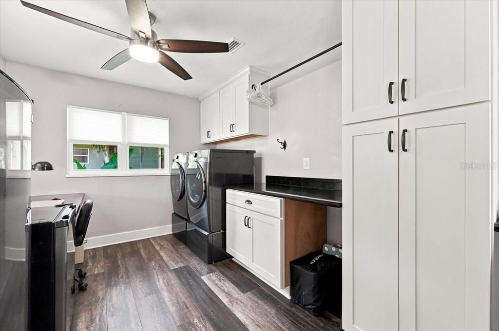 For Sale: $399,000 (2 beds, 2 baths, 1250 Square Feet)