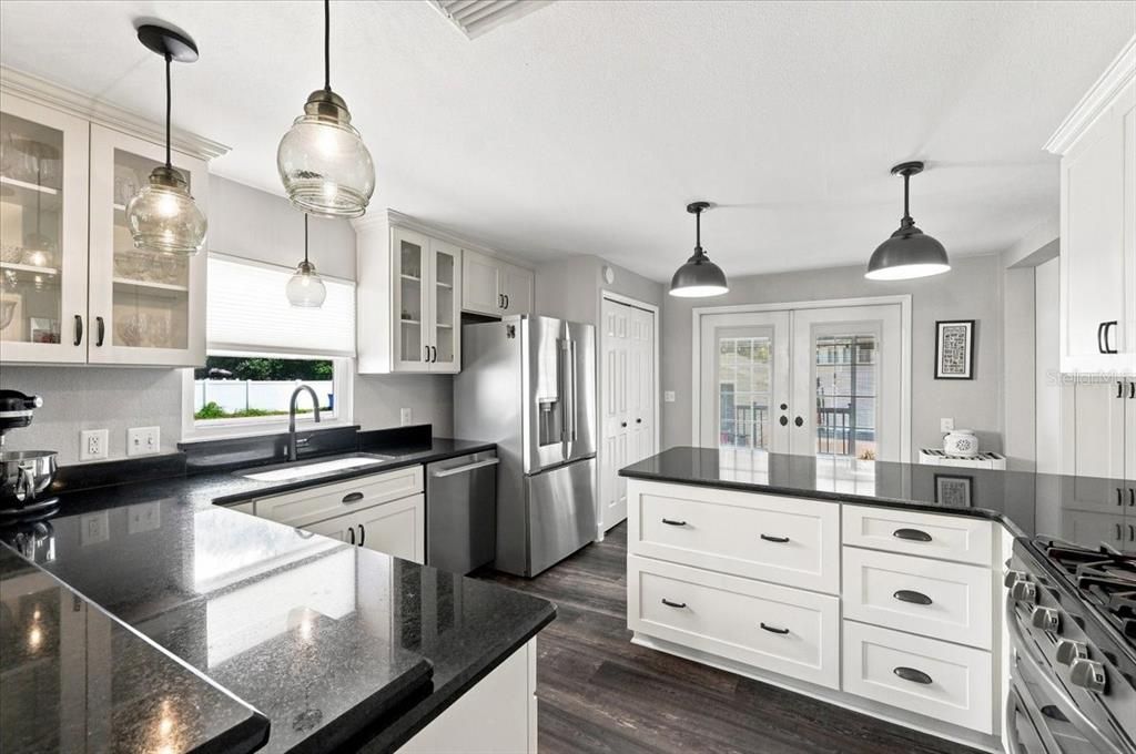 For Sale: $399,000 (2 beds, 2 baths, 1250 Square Feet)