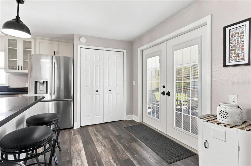 For Sale: $399,000 (2 beds, 2 baths, 1250 Square Feet)