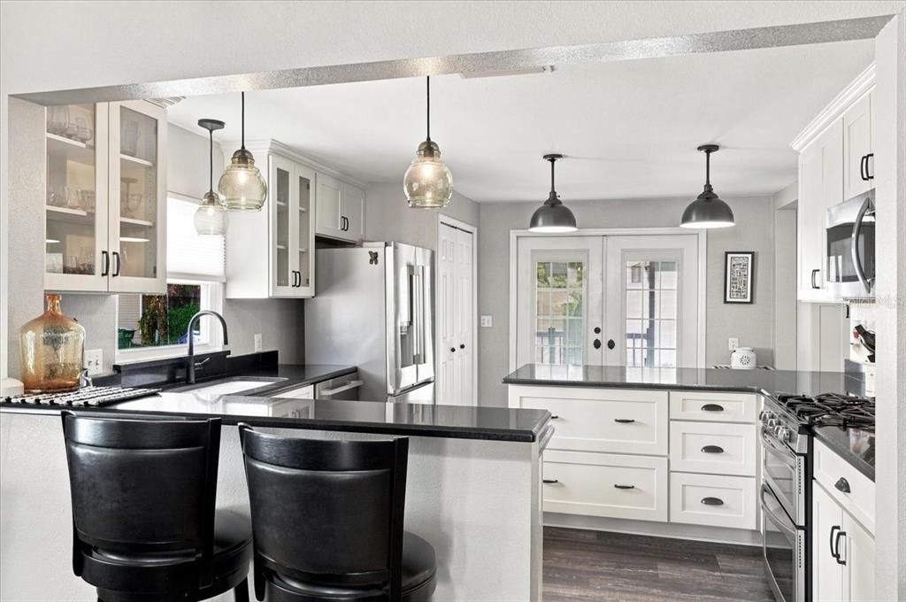 For Sale: $399,000 (2 beds, 2 baths, 1250 Square Feet)