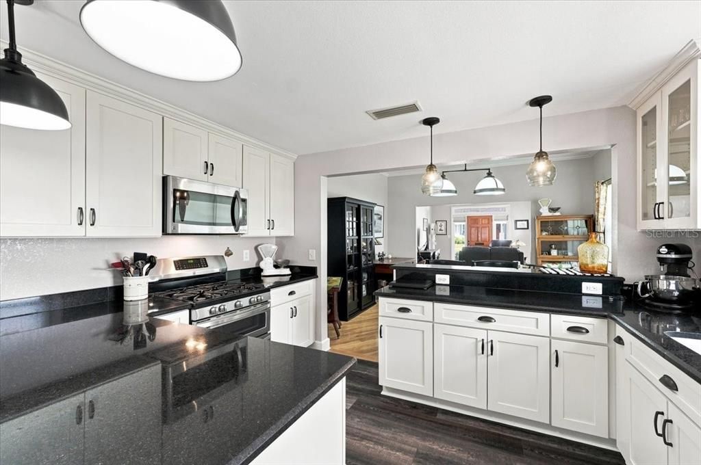 For Sale: $399,000 (2 beds, 2 baths, 1250 Square Feet)