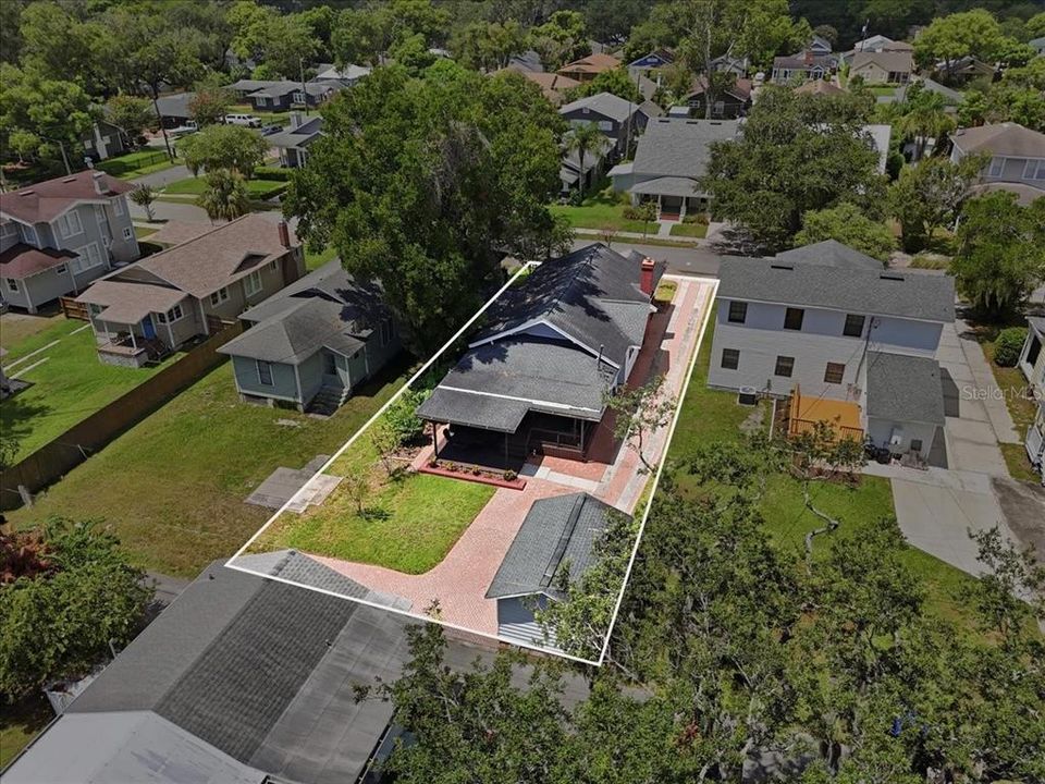 For Sale: $399,000 (2 beds, 2 baths, 1250 Square Feet)