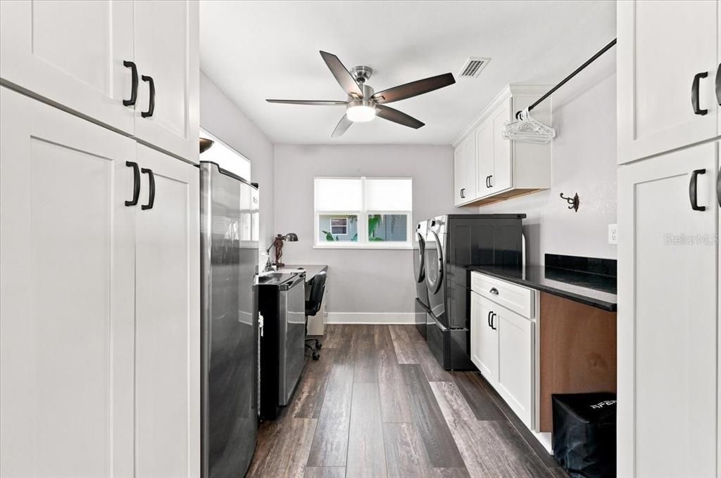 For Sale: $399,000 (2 beds, 2 baths, 1250 Square Feet)