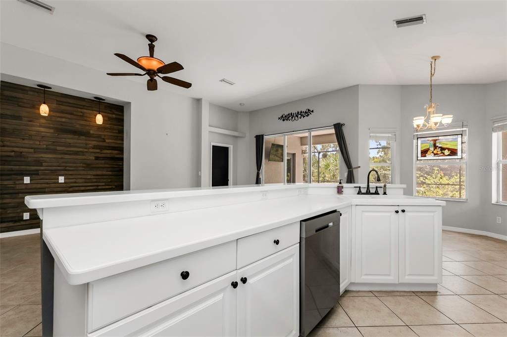 For Sale: $319,000 (2 beds, 2 baths, 1606 Square Feet)