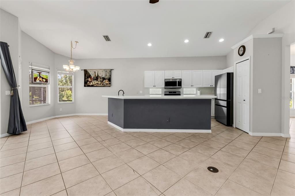 For Sale: $319,000 (2 beds, 2 baths, 1606 Square Feet)