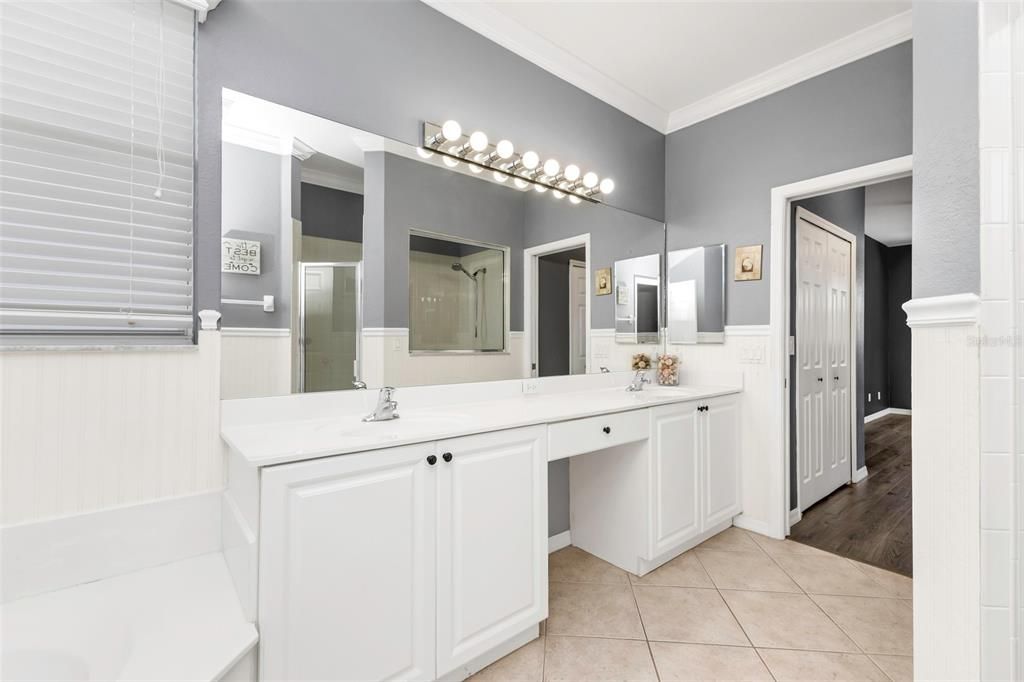For Sale: $319,000 (2 beds, 2 baths, 1606 Square Feet)