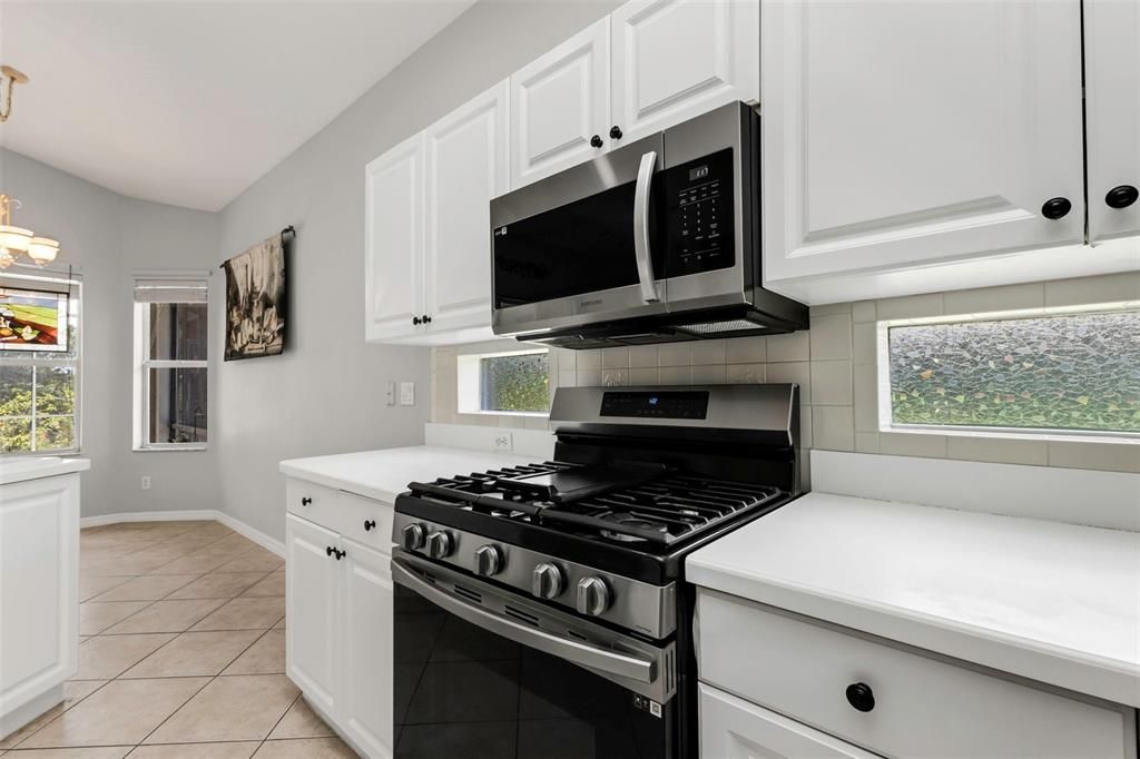 For Sale: $319,000 (2 beds, 2 baths, 1606 Square Feet)