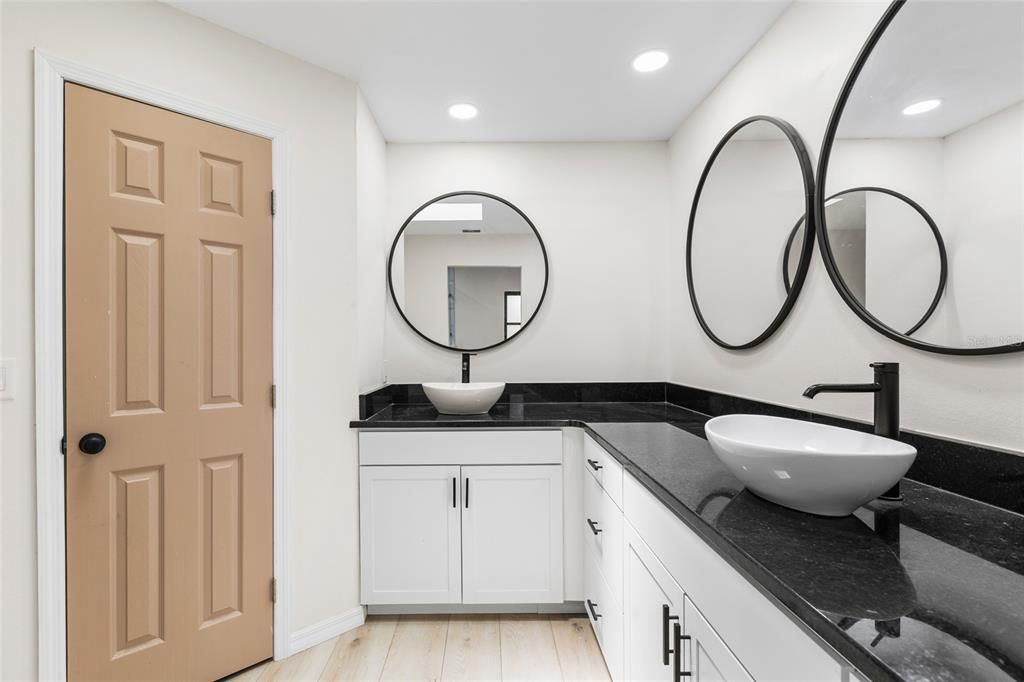 For Sale: $315,000 (3 beds, 2 baths, 2044 Square Feet)