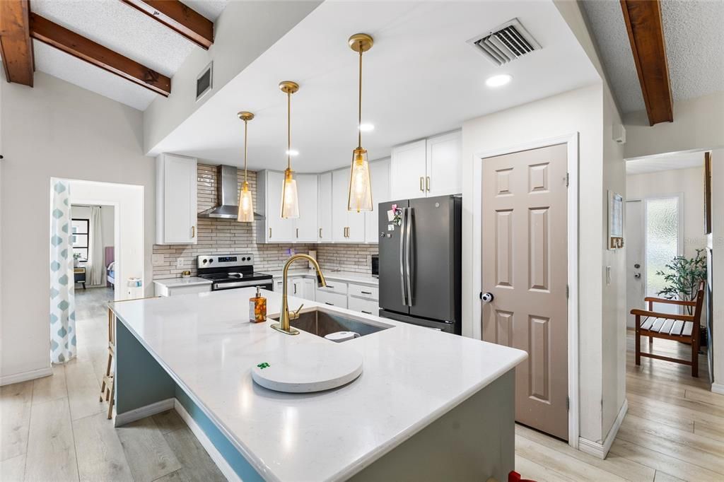 For Sale: $315,000 (3 beds, 2 baths, 2044 Square Feet)