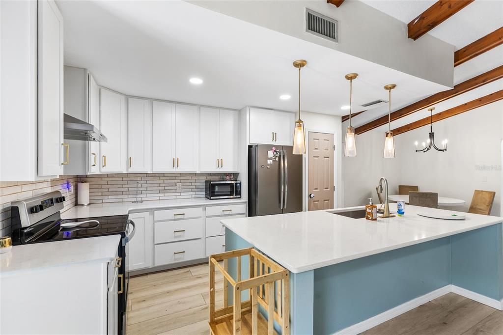 For Sale: $315,000 (3 beds, 2 baths, 2044 Square Feet)