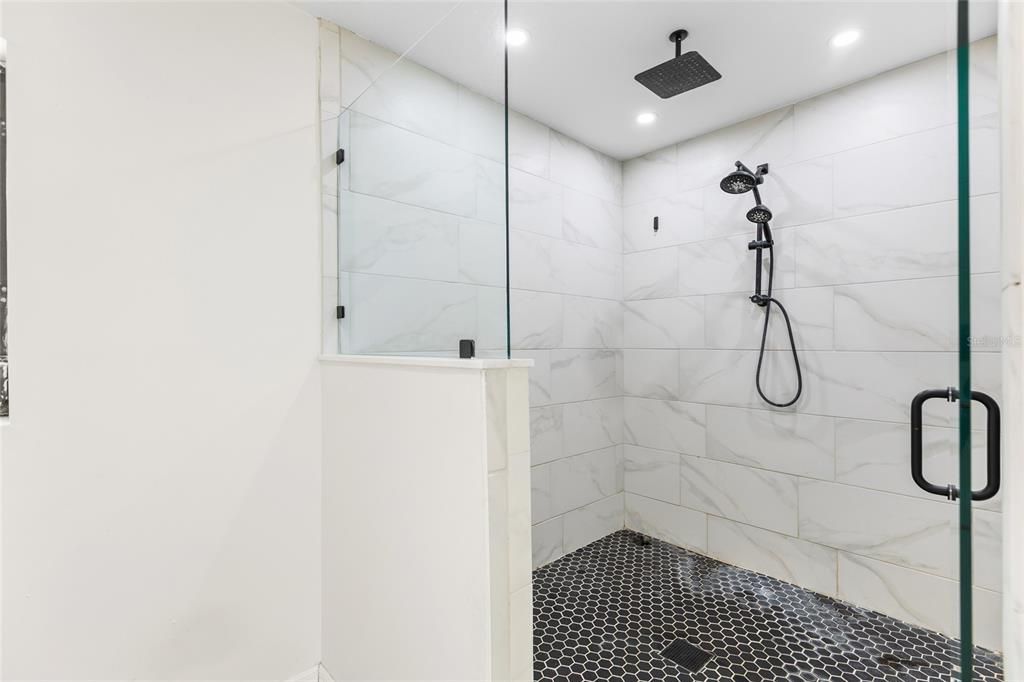 For Sale: $315,000 (3 beds, 2 baths, 2044 Square Feet)