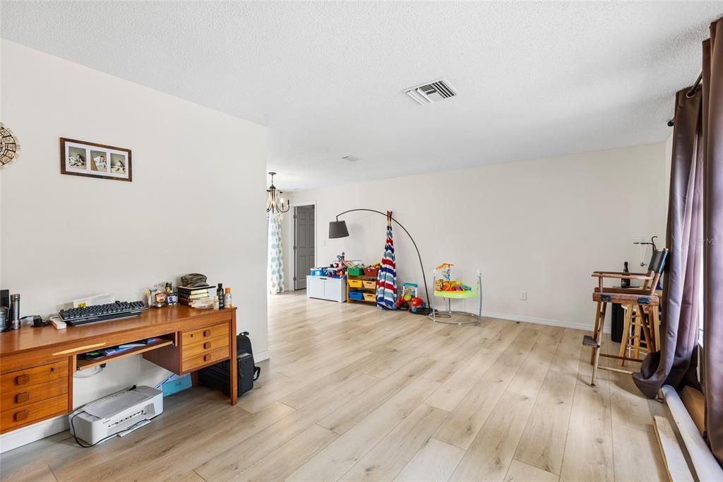For Sale: $315,000 (3 beds, 2 baths, 2044 Square Feet)