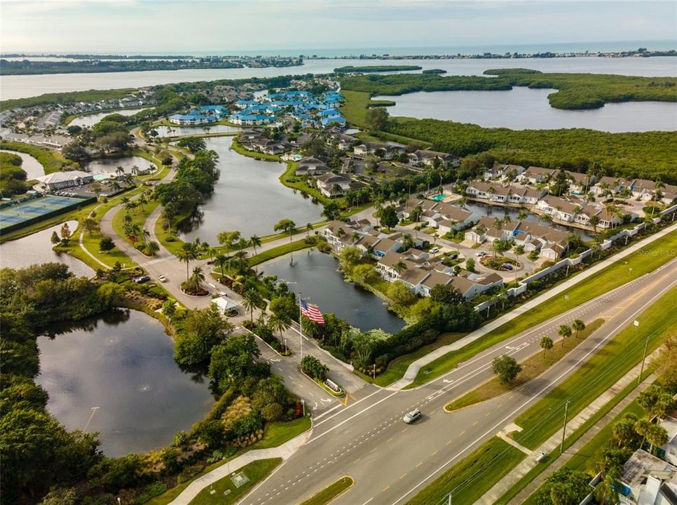 На продажу: $298,000 (2 спален, 2 ванн, 1096 Квадратных фут)