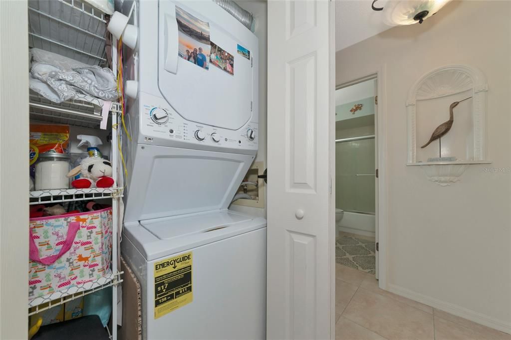 На продажу: $298,000 (2 спален, 2 ванн, 1096 Квадратных фут)