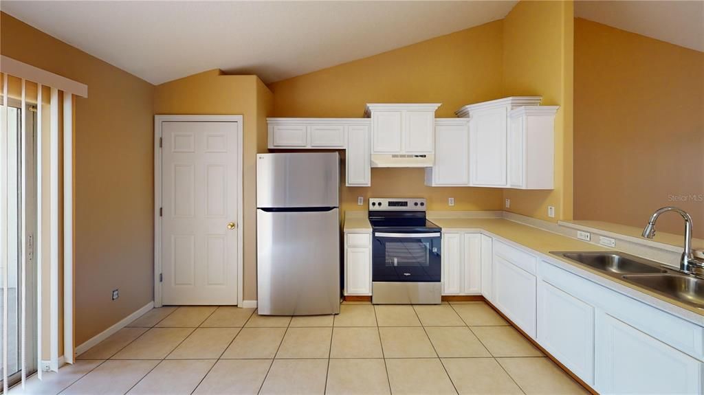 For Sale: $549,900 (6 beds, 0 baths, 2775 Square Feet)