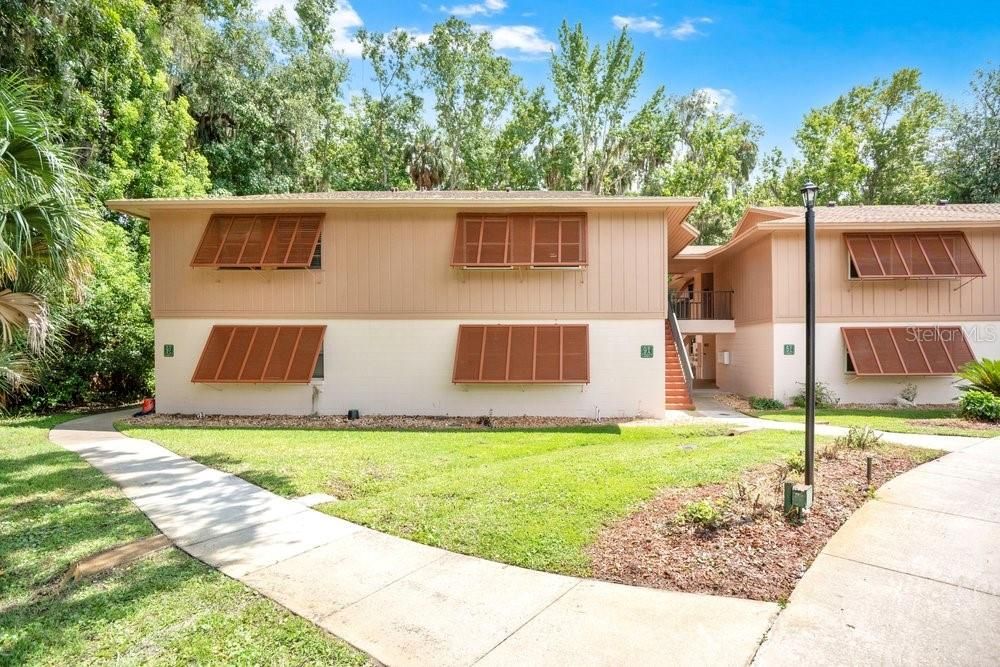 For Sale: $197,500 (2 beds, 2 baths, 897 Square Feet)