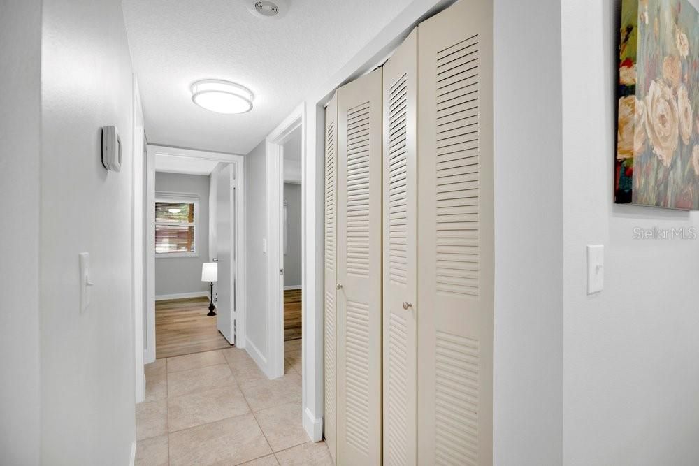For Sale: $197,500 (2 beds, 2 baths, 897 Square Feet)