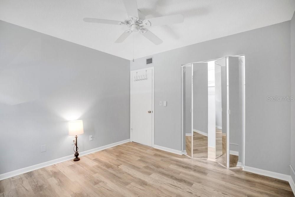 For Sale: $197,500 (2 beds, 2 baths, 897 Square Feet)