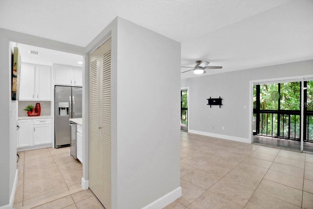 For Sale: $197,500 (2 beds, 2 baths, 897 Square Feet)